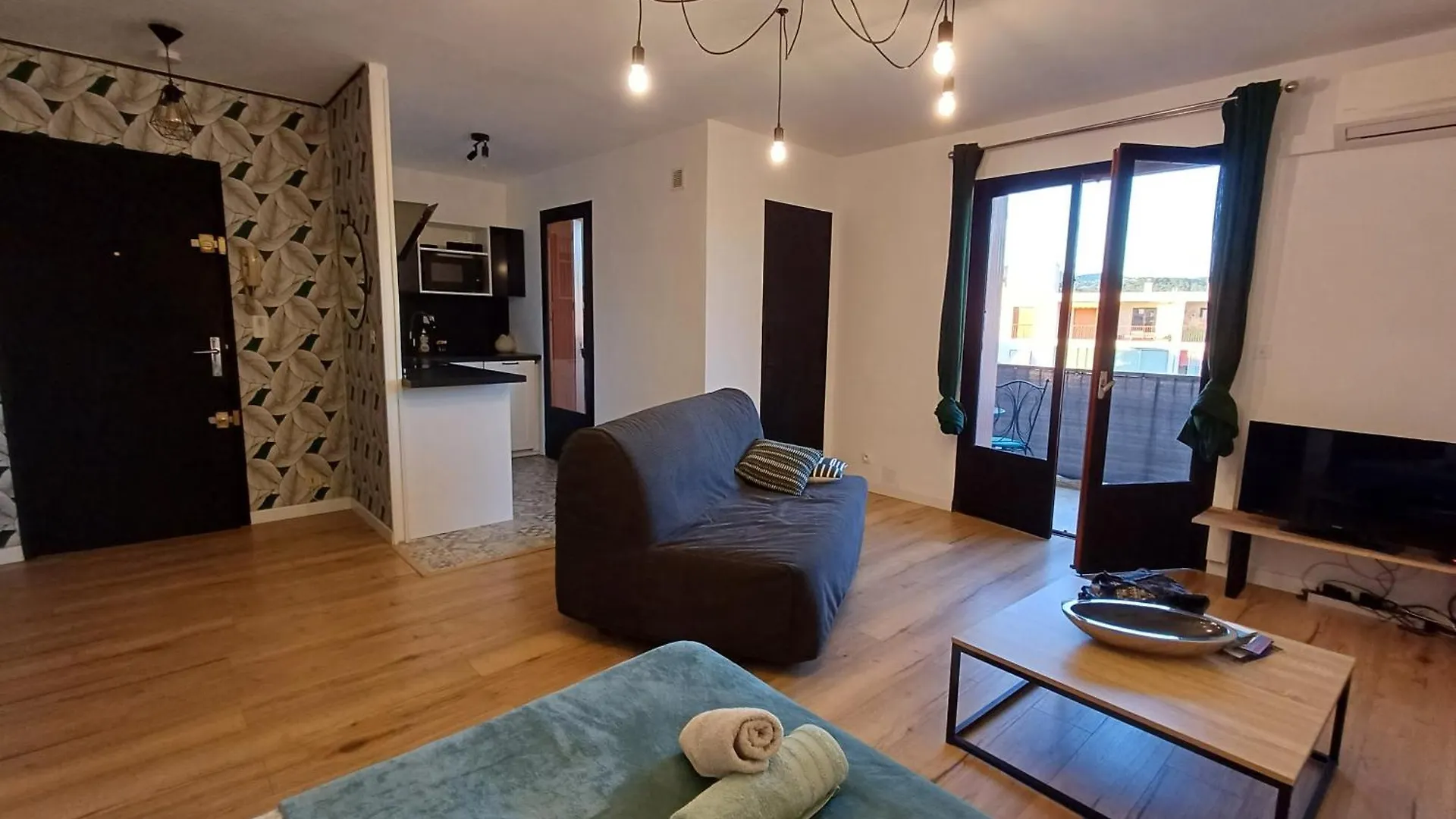 Apartment Studio Tres Agreable Avec Balcon Et Wi-Fi Sanary-sur-Mer