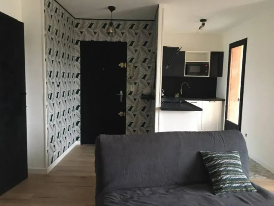 Studio Tres Agreable Avec Balcon Et Wi-Fi Sanary-sur-Mer Apartment