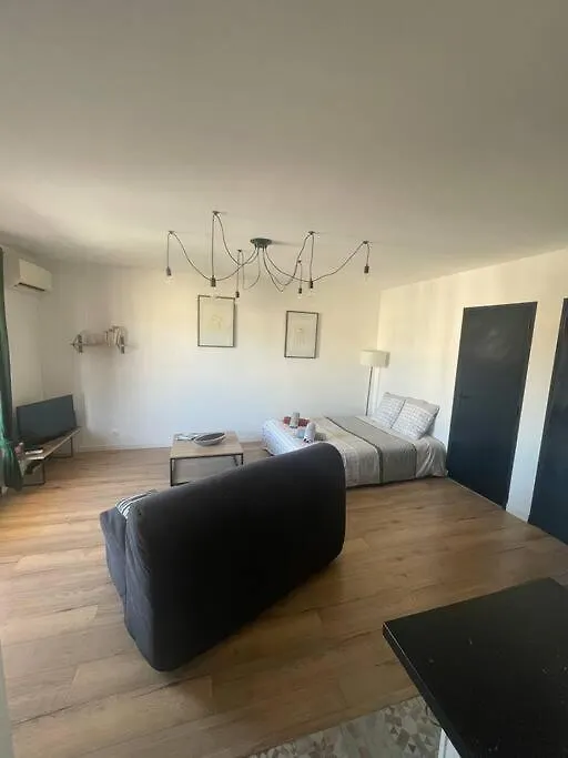 Apartment Studio Tres Agreable Avec Balcon Et Wi-Fi Sanary-sur-Mer