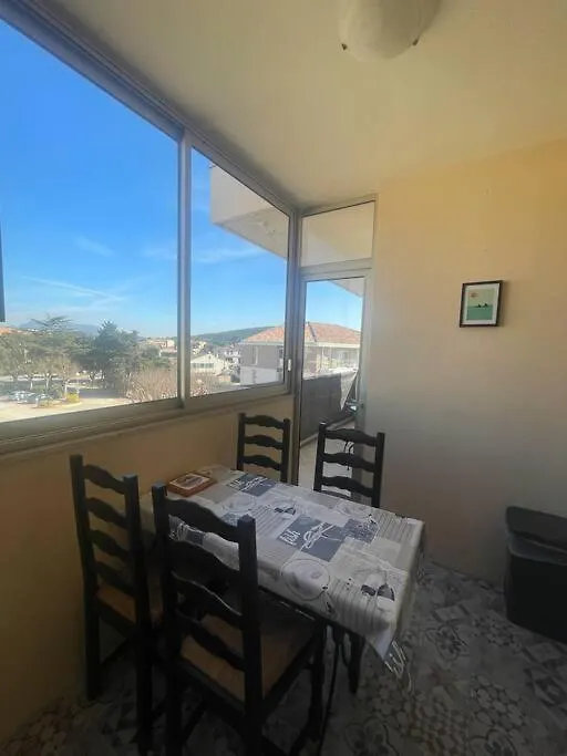 Studio Tres Agreable Avec Balcon Et Wi-Fi Sanary-sur-Mer Apartment